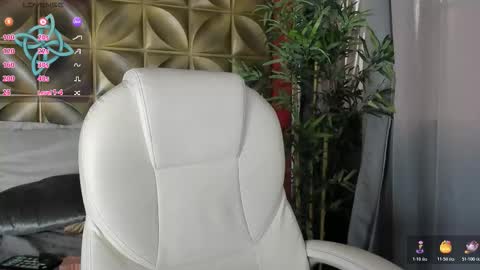 Snapshot of emilydarkwood chatting on October 22, 2025, 12:05 pm  Emily  online show from October 22, 2025, 12:05 pm