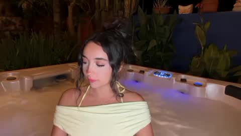 emilyfawn online show from April 16, 2026, 4:35 am