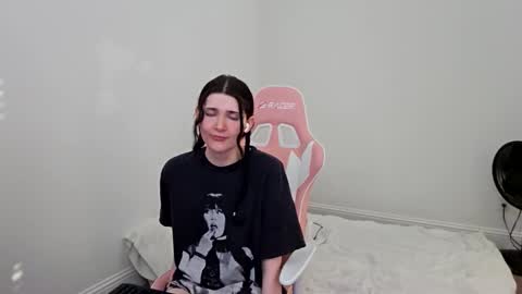 emilyfox5 online show from September 30, 2025, 11:10 pm