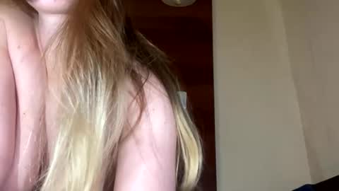 emilygibbes online show from December 18, 2025, 10:43 am