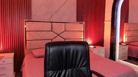 Emily Hendrix online show from January 15, 2026, 2:43 pm