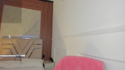 Emily Hendrix online show from February 19, 2026, 8:16 pm