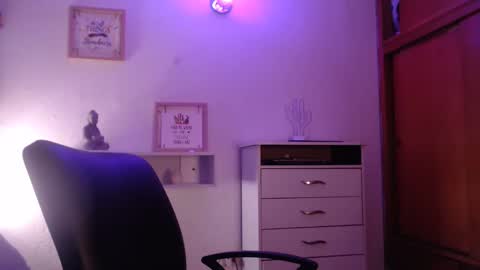 Snapshot of emilyjangcandy_ chatting on February 24, 2025, 6:38 am Emily Jang online show from February 24, 2025, 6:38 am