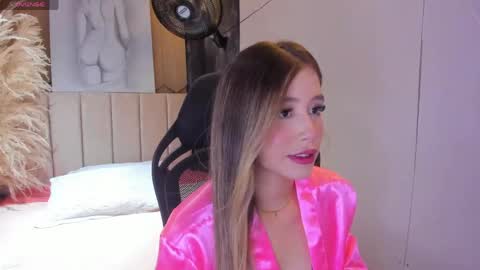 Snapshot of emilyjohnsoon_ chatting on April 6, 2026, 8:32 pm EmilyJhonson online show from April 6, 2026, 8:32 pm