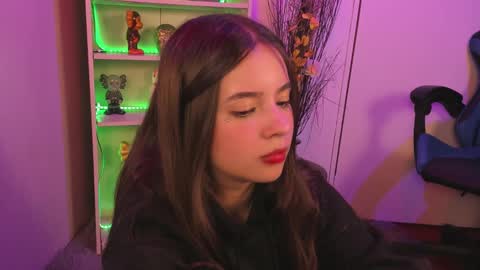 VALEEEN online show from December 4, 2024, 7:12 pm