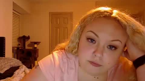 Snapshot of emilysgotissues chatting on September 28, 2025, 8:31 am Emily Bankz online show from September 28, 2025, 8:31 am