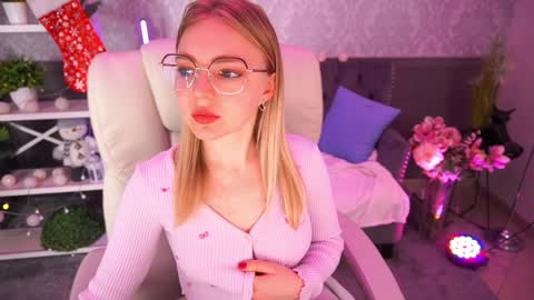Snapshot of emilysunshines chatting on December 29, 2024, 9:52 pm  MY NAME IS Emily WELCOME EVERYONE I WILL BE HAPPY TO GIVE YOU WHAT YOU HAVE DREAMED OF FOR SO LONG online show from December 29, 2024, 9:52 pm