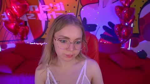 Snapshot of emilysunshines chatting on February 18, 2025, 11:19 pm  MY NAME IS Emily WELCOME EVERYONE I WILL BE HAPPY TO GIVE YOU WHAT YOU HAVE DREAMED OF FOR SO LONG online show from February 18, 2025, 11:19 pm