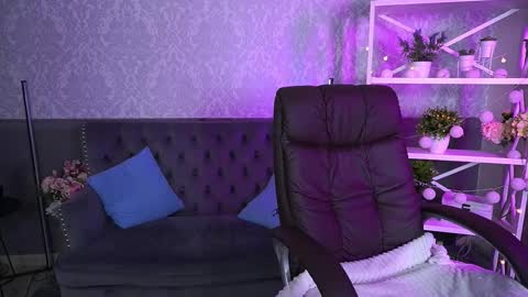 Snapshot of emilysunshines chatting on October 8, 2025, 6:44 am  MY NAME IS Emily WELCOME EVERYONE I WILL BE HAPPY TO GIVE YOU WHAT YOU HAVE DREAMED OF FOR SO LONG online show from October 8, 2025, 6:44 am