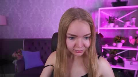 Snapshot of emilysunshines chatting on October 17, 2025, 7:00 am  MY NAME IS Emily WELCOME EVERYONE I WILL BE HAPPY TO GIVE YOU WHAT YOU HAVE DREAMED OF FOR SO LONG online show from October 17, 2025, 7:00 am