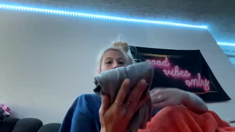 emilywarren296 online show from September 13, 2025, 4:07 pm