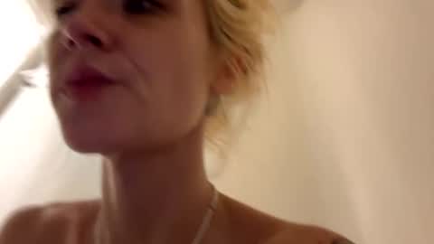 emilywarren296 online show from September 30, 2025, 11:04 am