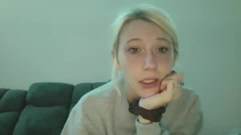 emilywarren296 online show from October 19, 2025, 2:29 pm