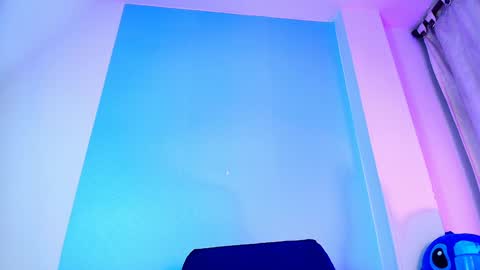 Snapshot of emilywithe_ chatting on January 21, 2025, 7:26 am online show from January 21, 2025, 7:26 am