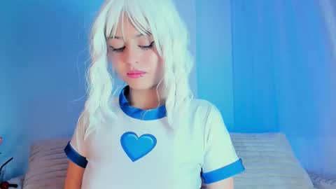Snapshot of emilywithe_ chatting on October 15, 2025, 12:00 am online show from October 15, 2025, 12:00 am