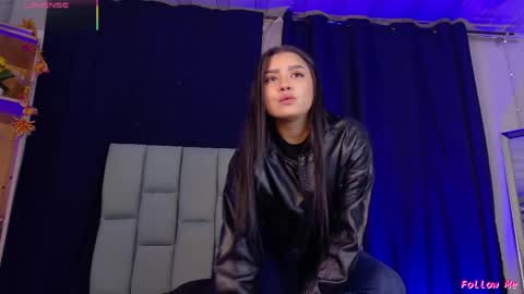 Snapshot of emilyy05_ chatting on April 19, 2026, 12:43 am Emily online show from April 19, 2026, 12:43 am