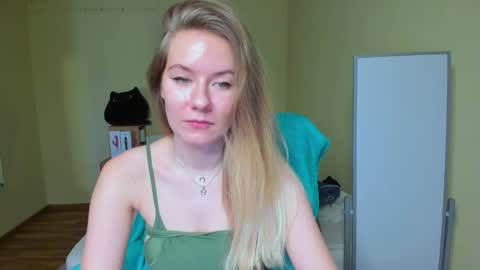 Snapshot of emilyy____ chatting on February 19, 2025, 9:50 am Emily online show from February 19, 2025, 9:50 am