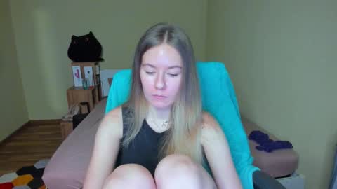 Snapshot of emilyy____ chatting on February 23, 2025, 8:28 am Emily online show from February 23, 2025, 8:28 am