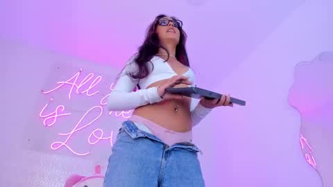 Emily Bank online show from September 22, 2025, 8:11 pm