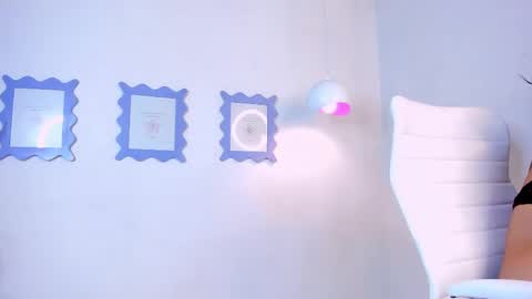 emilyy_kim online show from March 11, 2025, 7:58 am