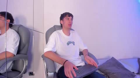 Snapshot of emir_ozan chatting on November 21, 2025, 11:31 am emir_ozan online show from November 21, 2025, 11:31 am