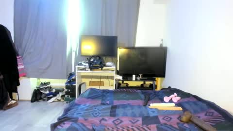 emliyjamesmjb online show from February 13, 2025, 10:44 am