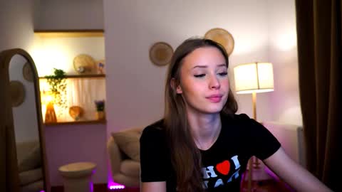 Snapshot of emma__cutiee chatting on December 11, 2024, 6:25 am Your Emma online show from December 11, 2024, 6:25 am