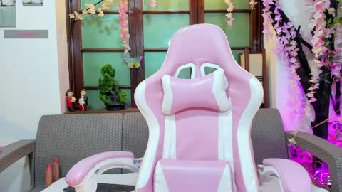 emma_ayala online show from April 11, 2026, 7:18 pm