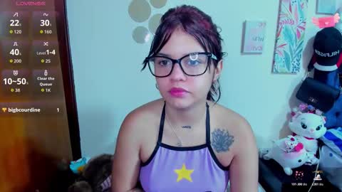 emma_boo_ online show from November 11, 2025, 1:33 pm