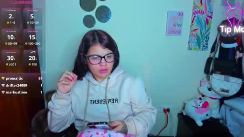 emma_boo_ online show from December 2, 2025, 3:56 am