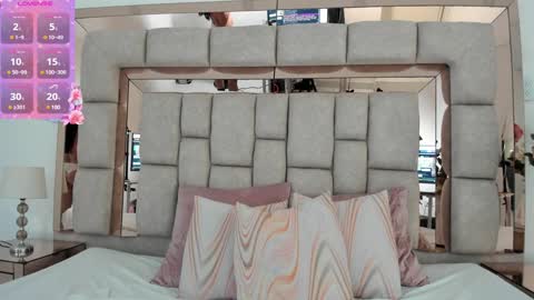 Emma Castillo online show from January 22, 2025, 12:17 pm