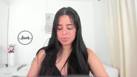 Emma Castillo online show from February 1, 2025, 1:23 am