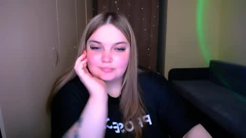 Snapshot of emma_dorn chatting on May 10, 2026, 5:51 pm Eva online show from May 10, 2026, 5:51 pm