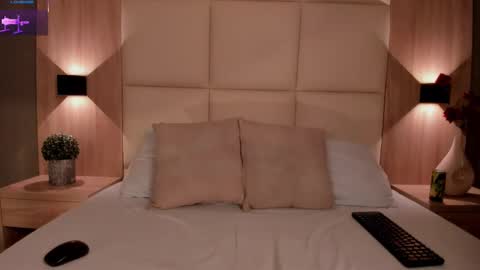 E M M A online show from November 15, 2025, 3:04 am