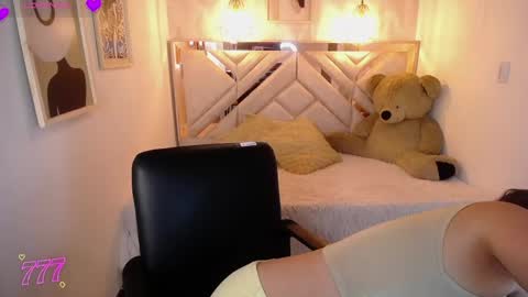 Snapshot of emma_garciaa_ chatting on May 2, 2026, 3:33 am emma online show from May 2, 2026, 3:33 am