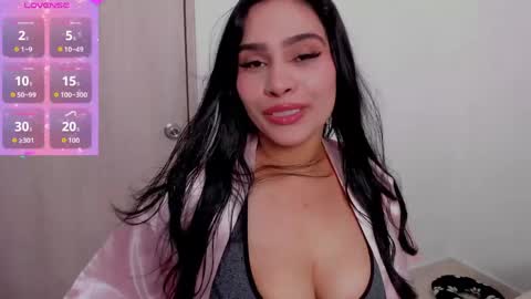 Snapshot of emma_hillton chatting on April 19, 2026, 2:22 am Emma online show from April 19, 2026, 2:22 am