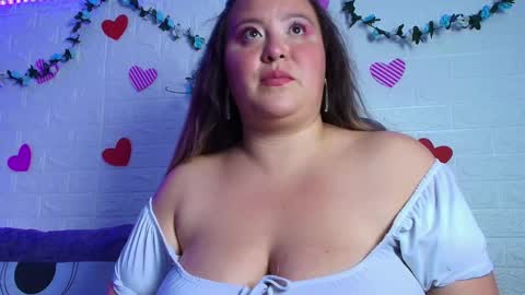 Snapshot of emma_honey__ chatting on November 19, 2025, 1:38 am Emma Miel online show from November 19, 2025, 1:38 am