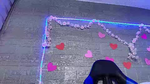 Snapshot of emma_honey__ chatting on December 3, 2025, 1:24 am Emma Miel online show from December 3, 2025, 1:24 am