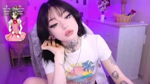 emma_kirks online show from June 5, 2026, 12:33 pm