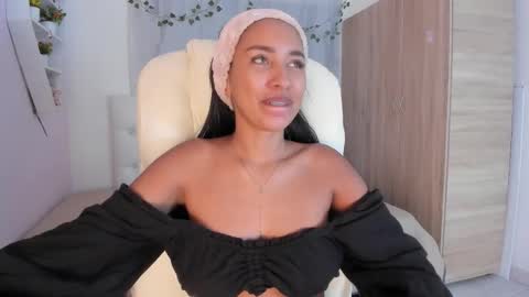 Emma online show from November 19, 2025, 7:14 pm