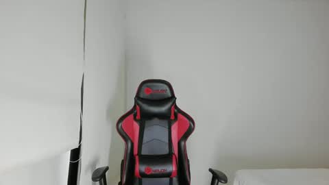 Snapshot of emma_lovv chatting on February 24, 2025, 12:20 am Emma 3 online show from February 24, 2025, 12:20 am