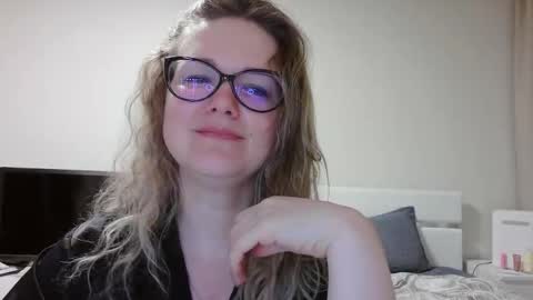 emma_misty_ online show from February 3, 2026, 8:14 pm