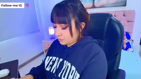 Emma Monserratt online show from February 2, 2026, 7:45 pm