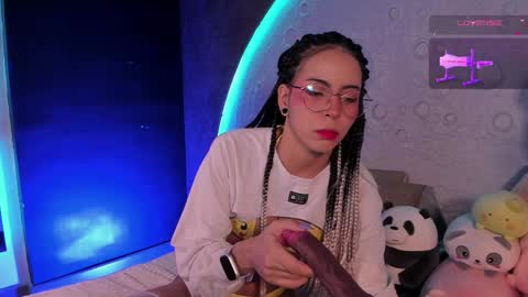 Snapshot of emma_nakamura chatting on January 7, 2025, 10:01 am online show from January 7, 2025, 10:01 am