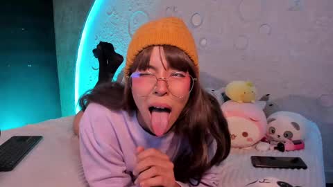 Snapshot of emma_nakamura chatting on March 1, 2025, 1:07 pm online show from March 1, 2025, 1:07 pm