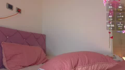 Snapshot of emma_revees chatting on February 17, 2026, 9:28 am EMMA REVEES online show from February 17, 2026, 9:28 am