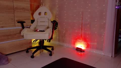 Emma Rouse Independent Model online show from April 11, 2026, 4:28 am