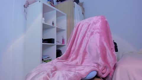 Snapshot of emma_rr chatting on December 2, 2024, 8:30 am Emma online show from December 2, 2024, 8:30 am