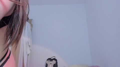 Snapshot of emma_rr chatting on December 2, 2024, 11:34 am Emma online show from December 2, 2024, 11:34 am