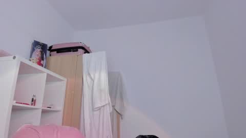 Snapshot of emma_rr chatting on December 5, 2024, 12:33 pm Emma online show from December 5, 2024, 12:33 pm